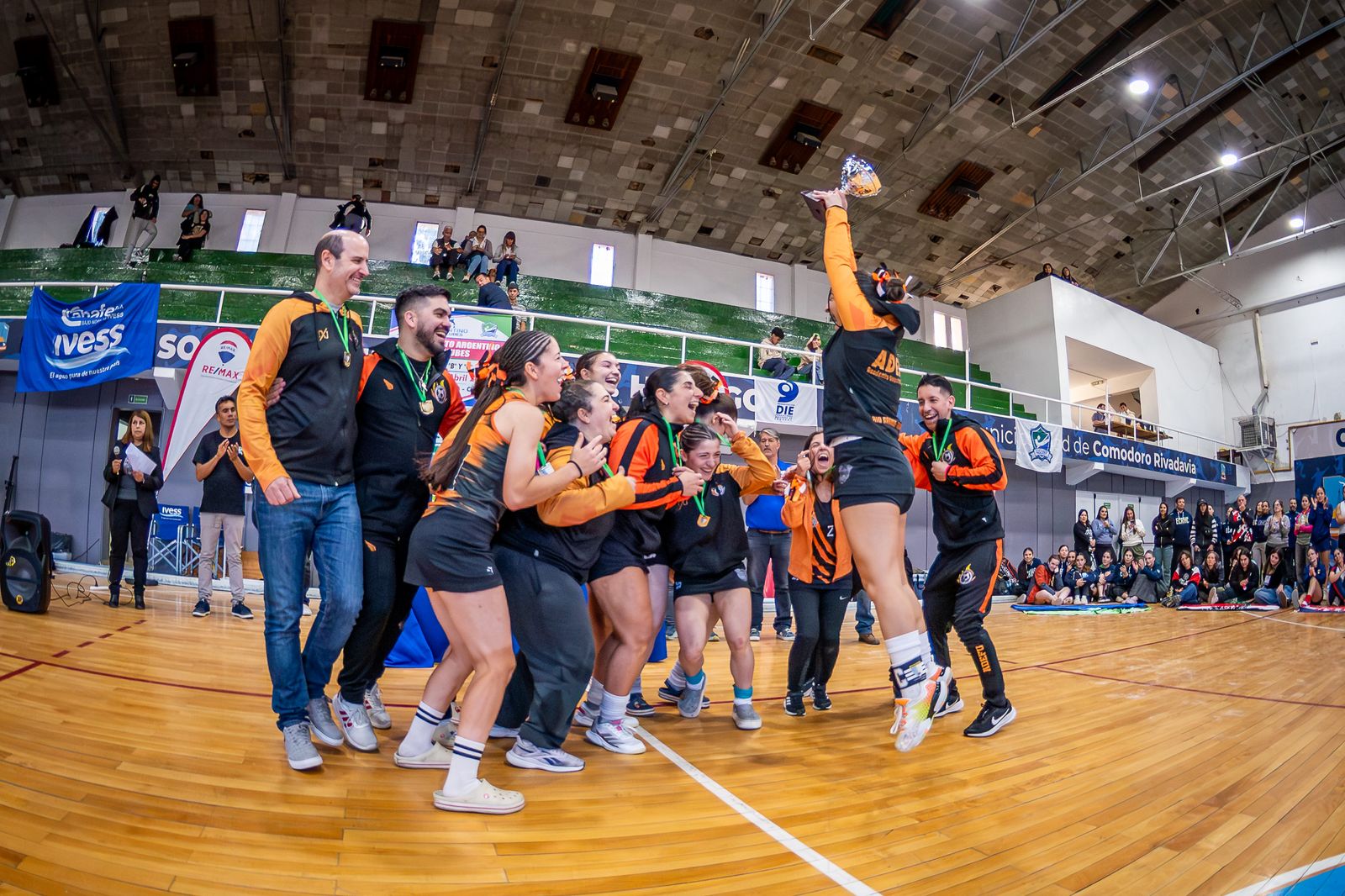 Estudiantes de Bariloche y ADEFU se consagraron en Comodoro