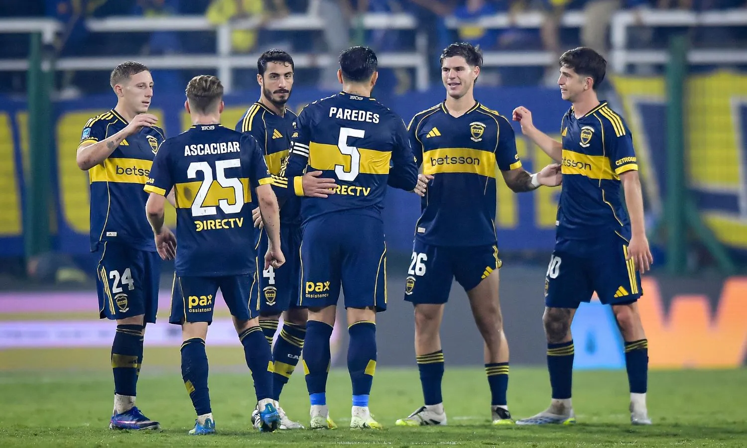 Boca brindó una goleada en Varela y se metió en octavos