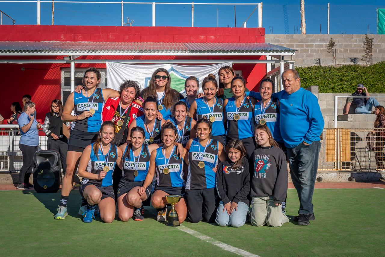 Se definieron los campeones de Veteranas y Sub 16 Caballeros en Hockey