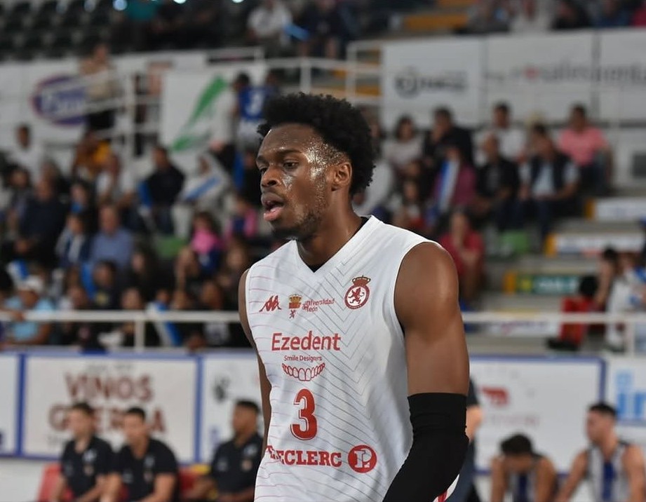 Obi Okafor refuerza Gimnasia y Esgrima